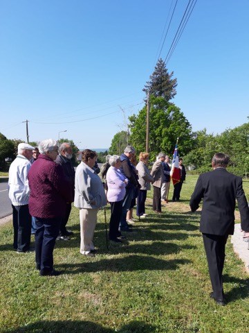 foule aux monuments aux morts