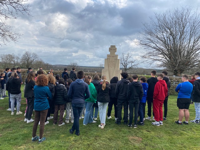 rassemblement d'élèves au maquis